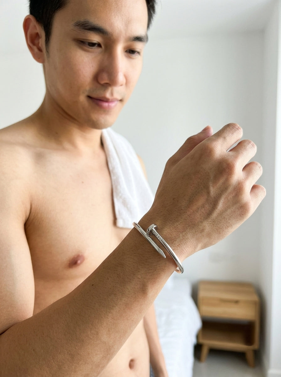 กำไลข้อมือแสตนเลสตะปู ( รหัส E004 )