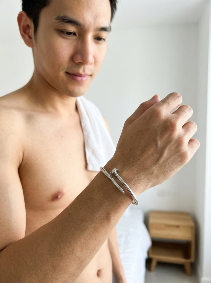 กำไลข้อมือแสตนเลสตะปู ( รหัส E004 )